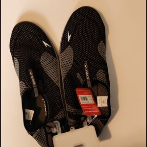 Men's Speedo water shoes size small